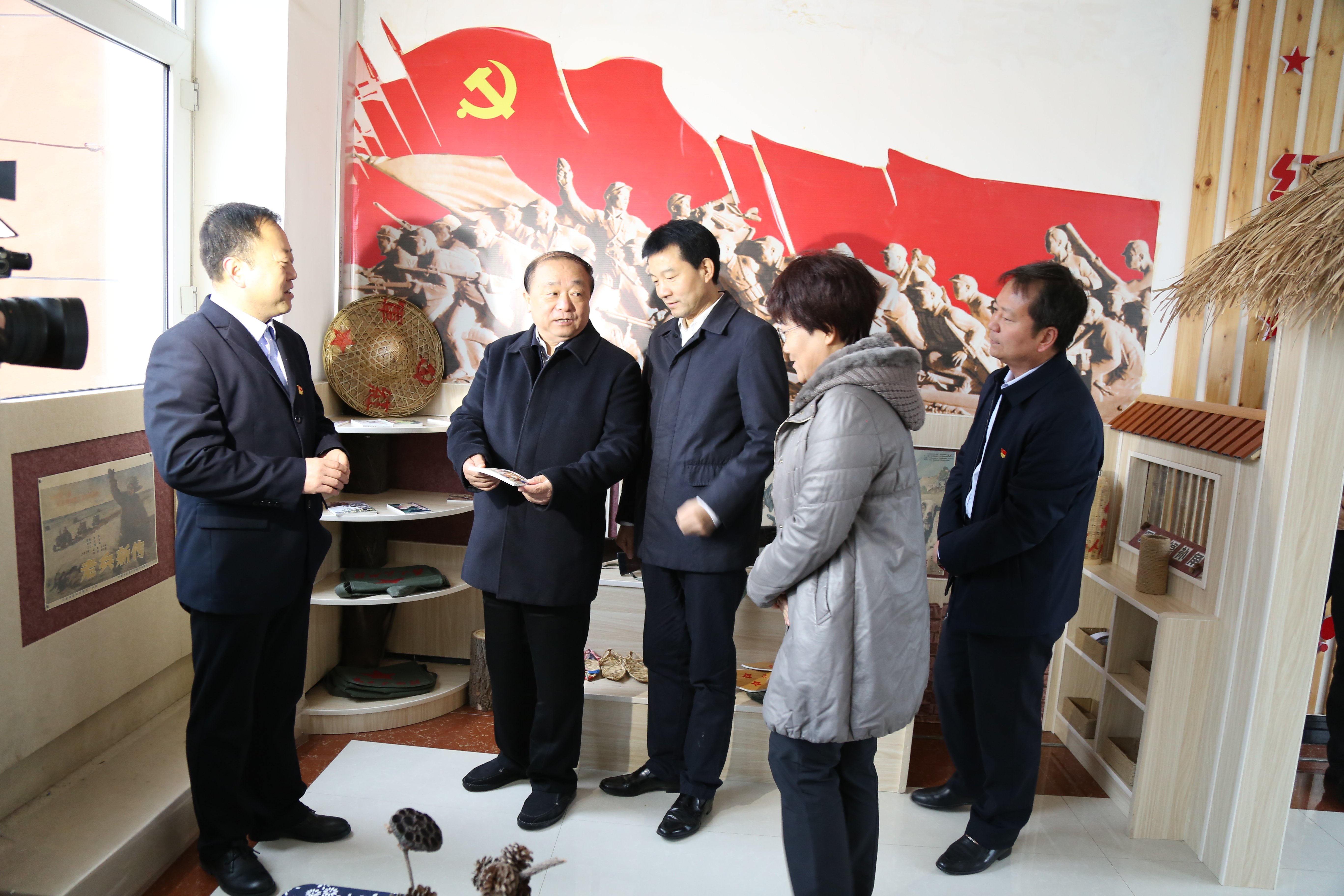 在西新幼儿园视察幼儿传统教育2_wps图片.JPG