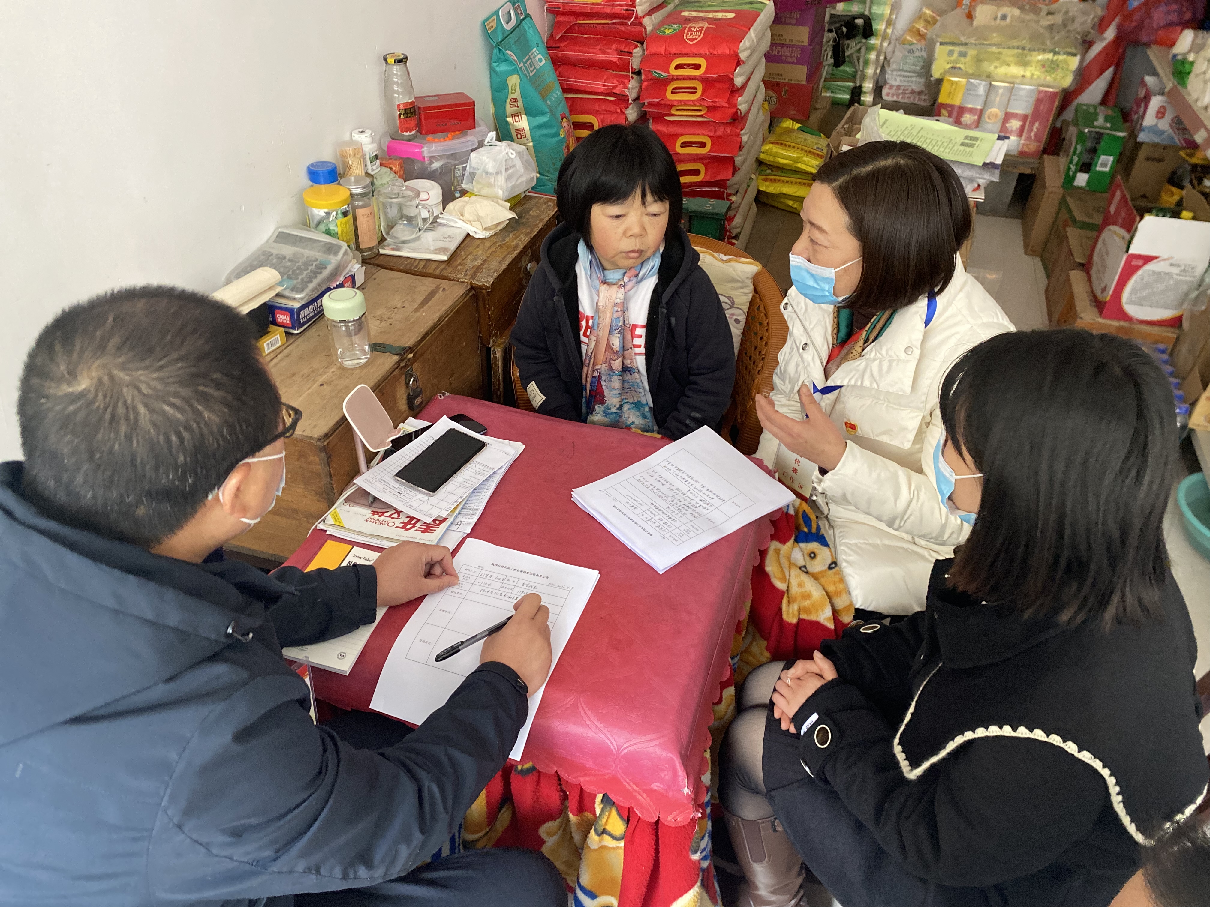 党代表入户征求群众意见.jpg
