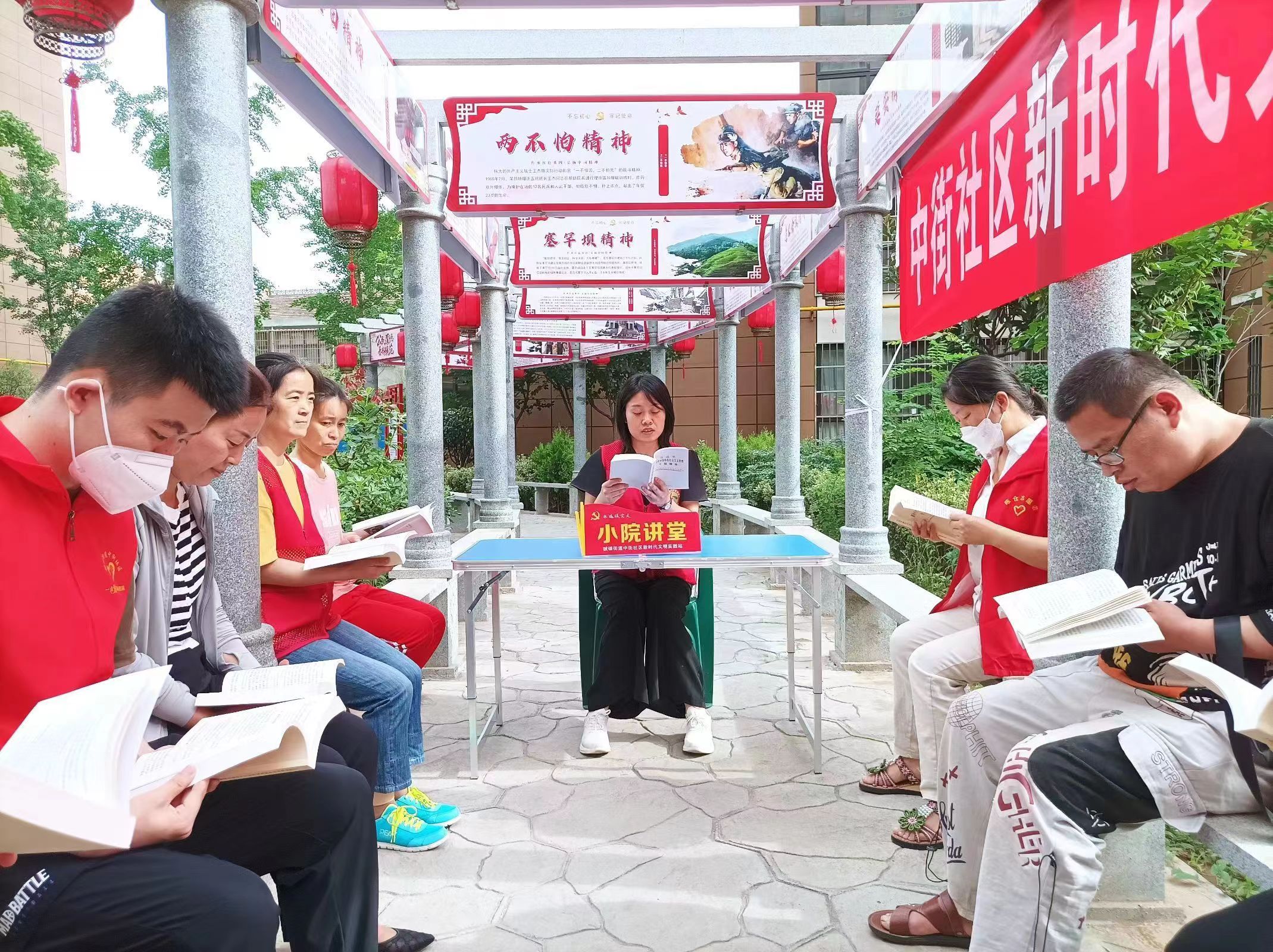 中街社区顺祥龙逸居“小院课堂”已经成为小区一道美丽的风景.jpg