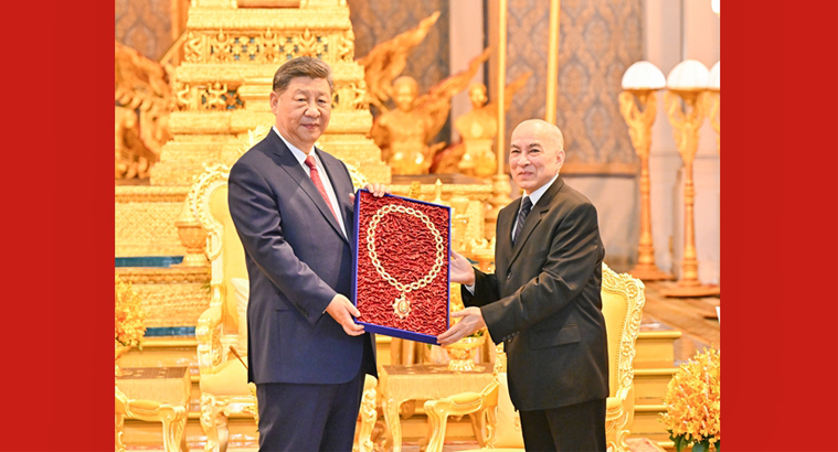 习近平会见柬埔寨国王西哈莫尼