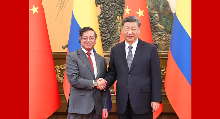 习近平会见哥伦比亚总统佩特罗