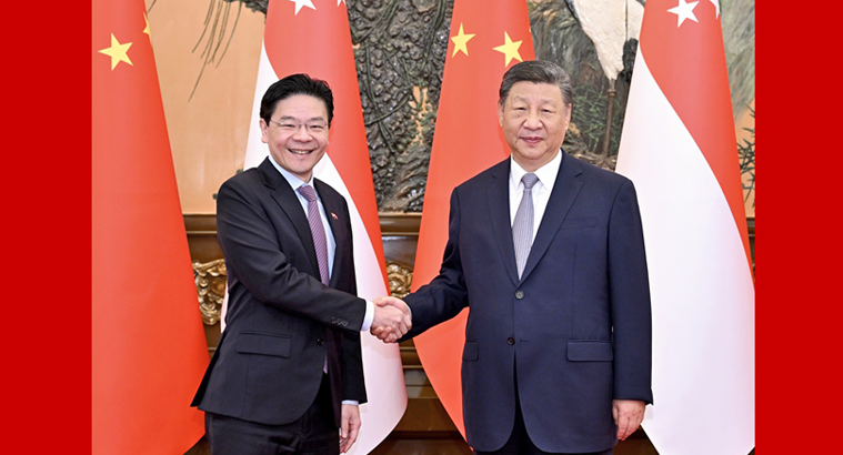 习近平会见新加坡总理黄循财