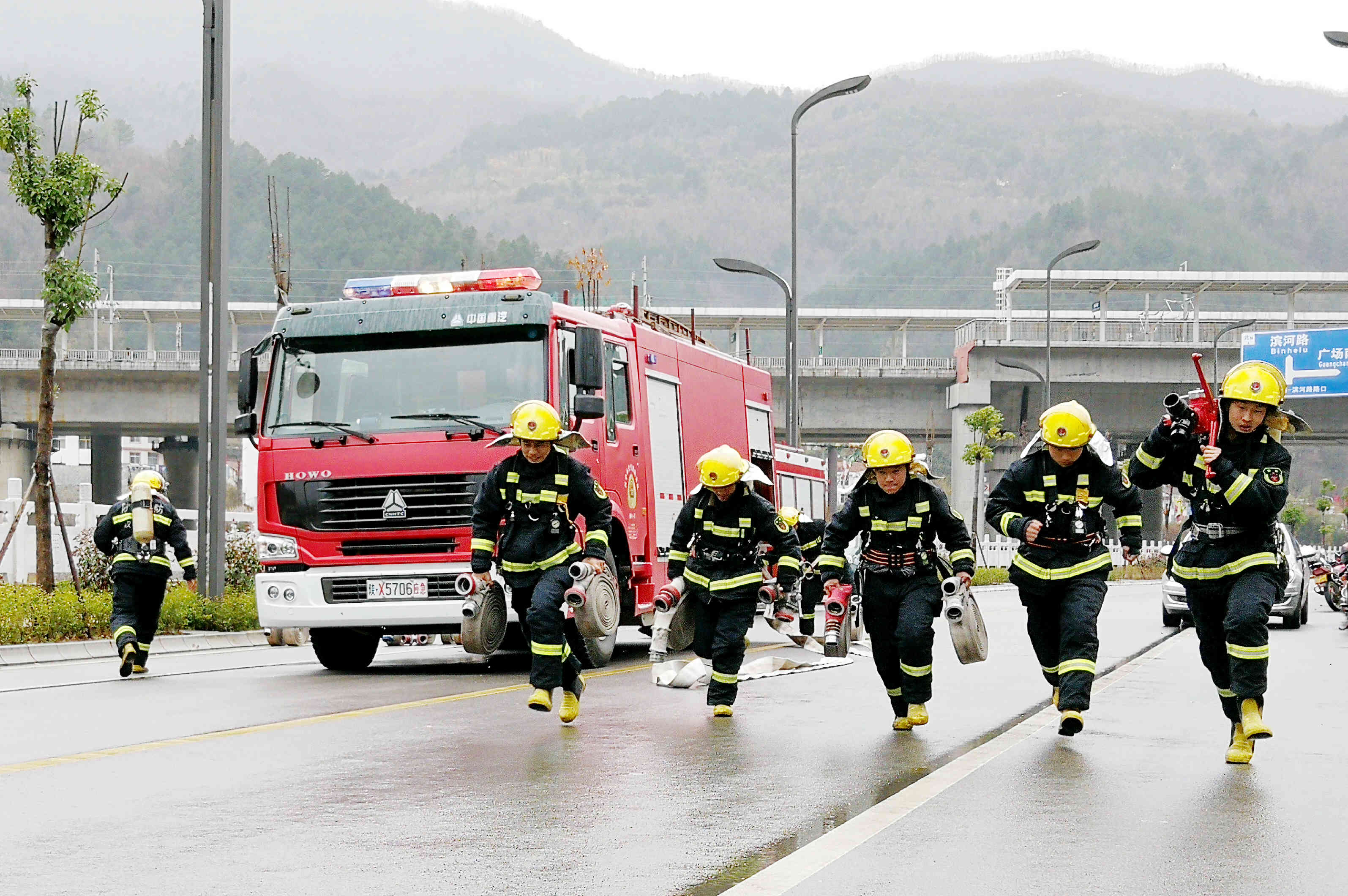 开展应急救援消防演练  李瑞瑞摄.jpg
