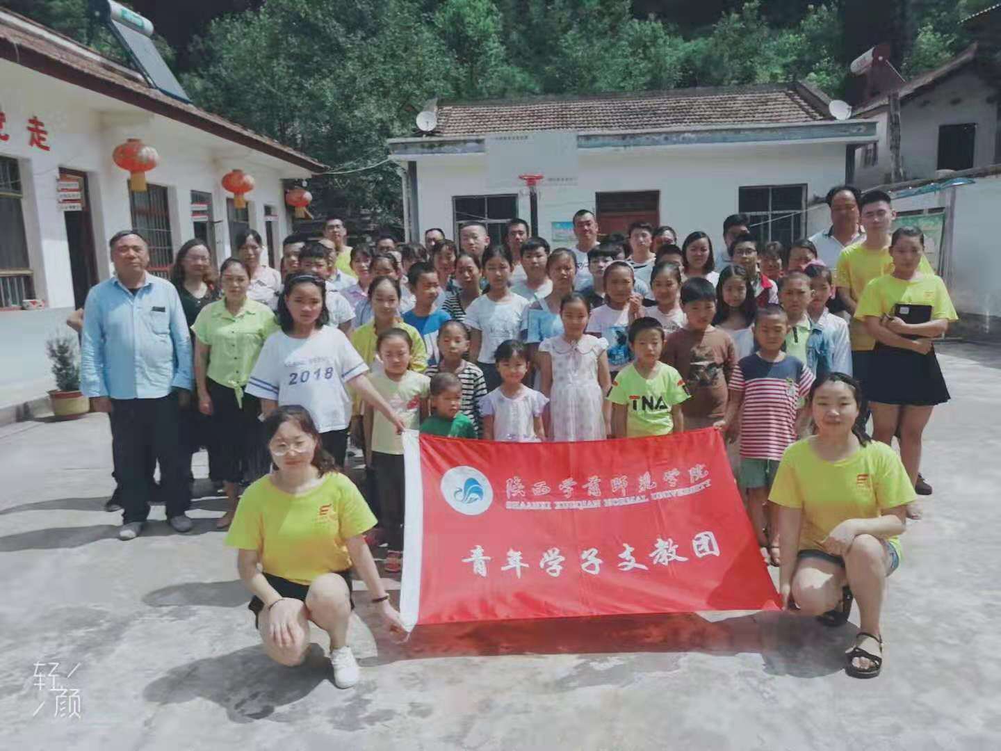 组织青年学子志愿者在元树村支教。.jpg